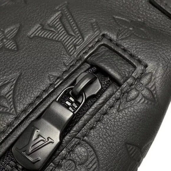 100% Auth LOUIS VUITTON Discovery Bum Bag PM Noir Monogram Shadow 1418-101224 - Picture 10 of 14